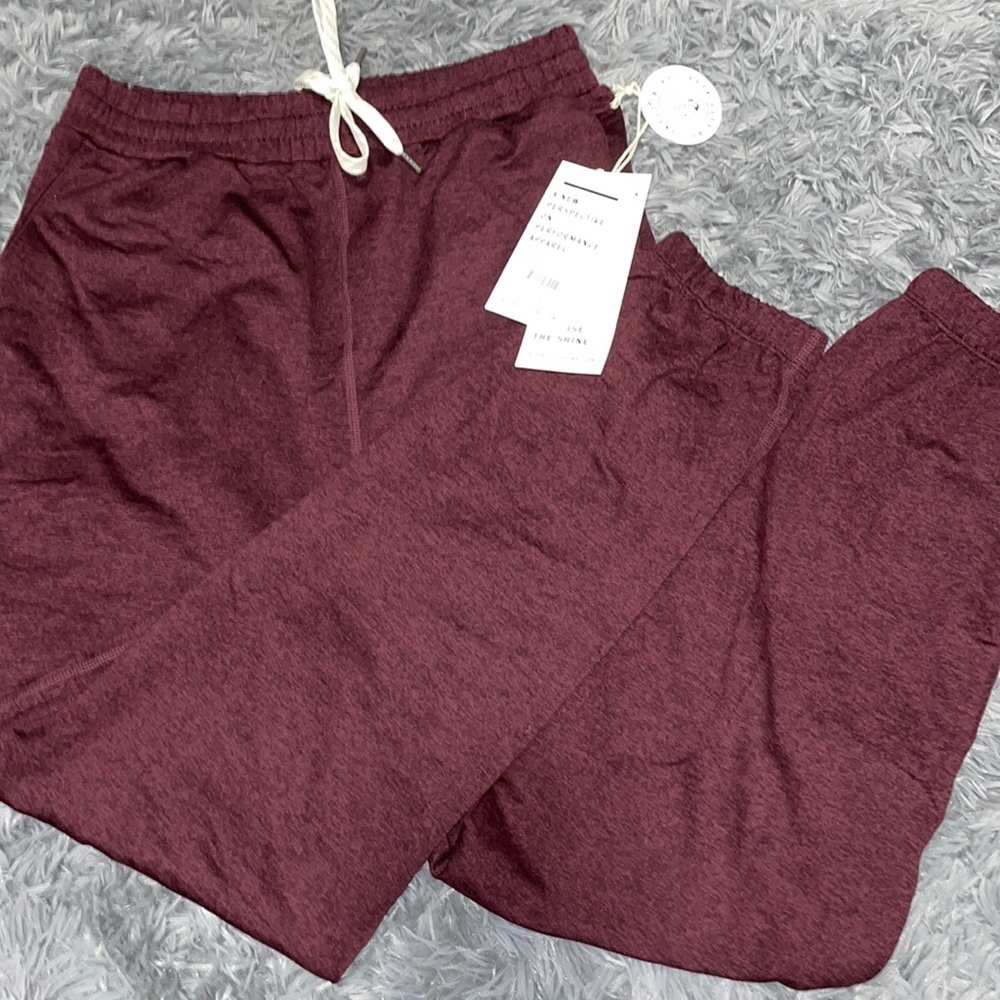 BRAND NEW VUORI BOYFRIEND JOGGER! WITH TAGS! COMFY AND CUTE!
